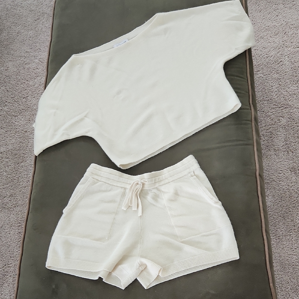 INTERMIX Cashmere Set